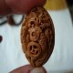 东岸桃核雕花